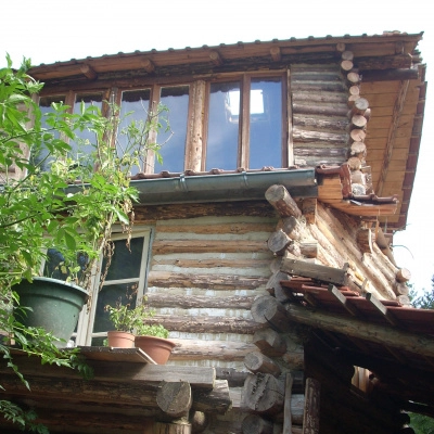 Cabane en rondins sur 3 niveaux