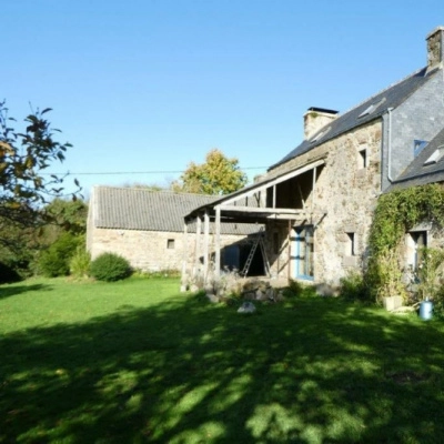 Ancien Corps de Ferme sur 4000 m² Proche Ville et Mer (29)