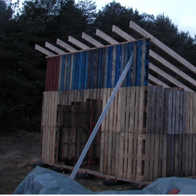 Stage: J'Éco-Construis une Petite Habitation en Palette (12)