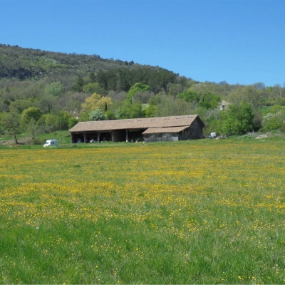 Propriété de 38h , Bati 1000 m² (84)