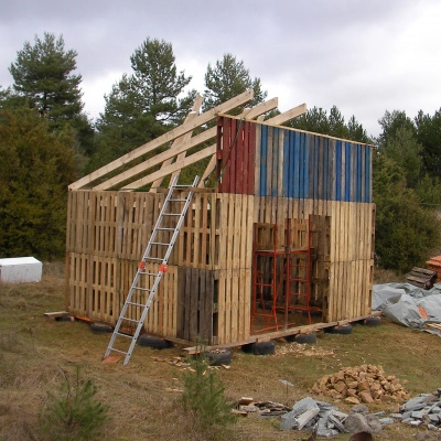 Stage: J'Éco-Construis une Petite Habitation en Palette (12)