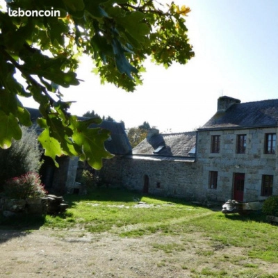 Ancien Corps de Ferme sur 4000 m² Proche Ville et Mer (29)