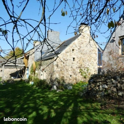 Ancien Corps de Ferme sur 4000 m² Proche Ville et Mer (29)